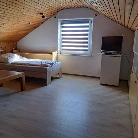 Mika - Privates Mit Gemeinschaftsnutzung Ubytování v soukromí Leutkirch im Allgäu
